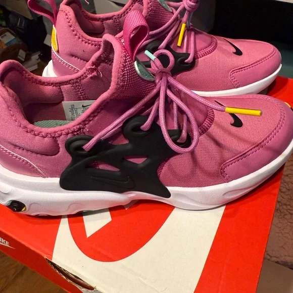 Nike Presto Kids Pink Sneakers size 3 - Picture 4 of 7